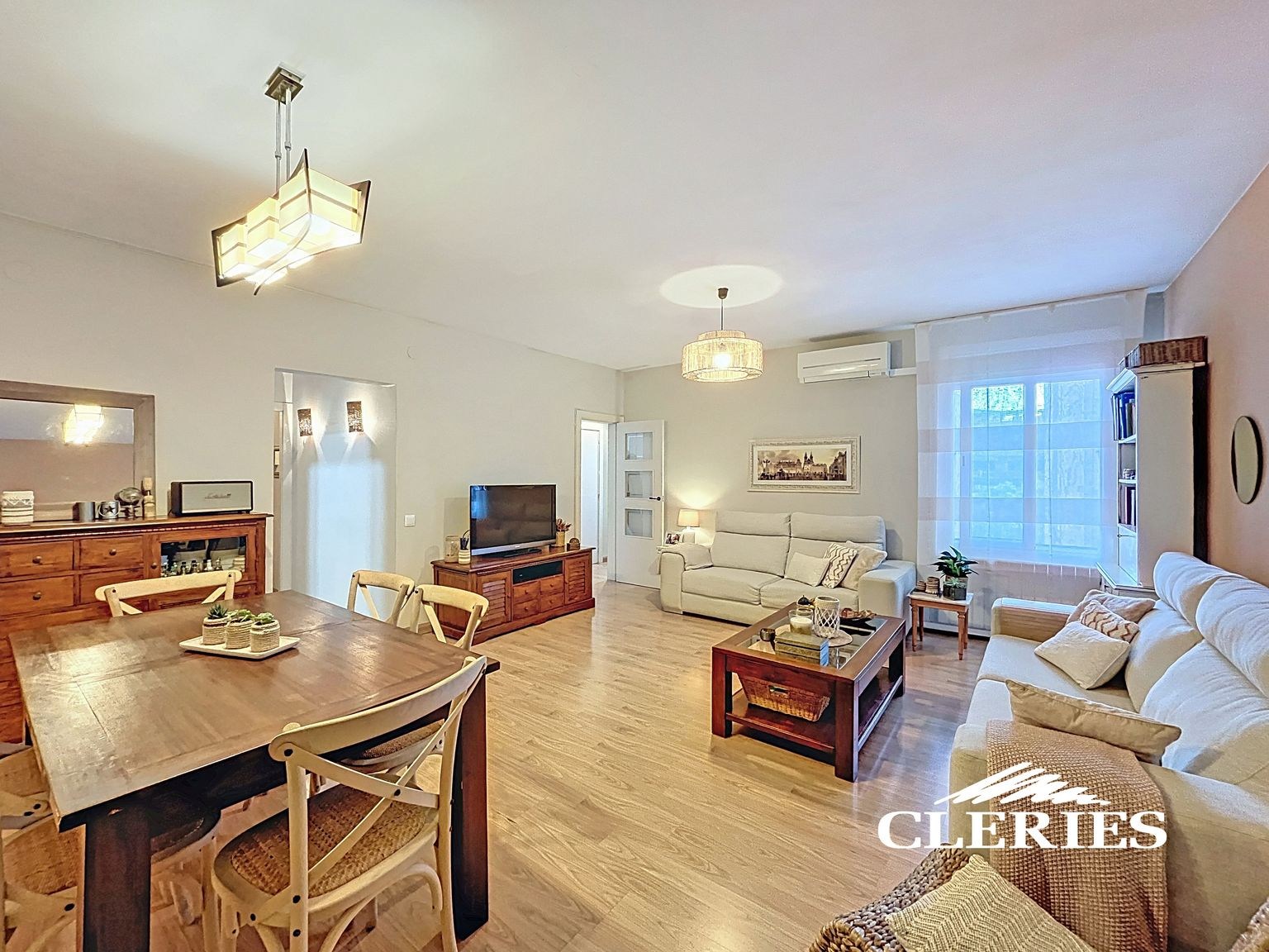 /RealEstateImages/6780/Piso_Venta_Barcelona_Badalona_Cleries_01 [Resolucion de Escritorio].jpg